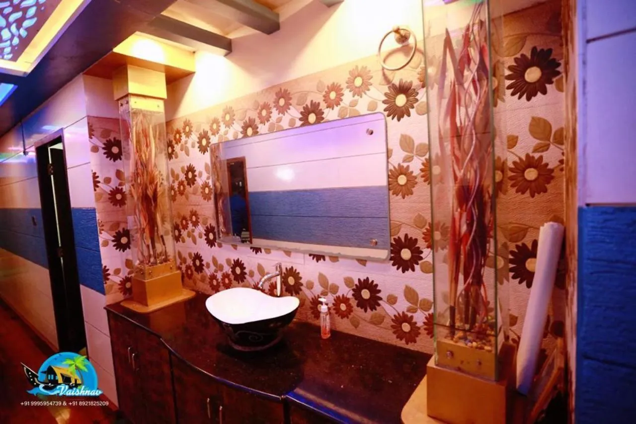 Vaishnav Tours Hotel Alappuzha