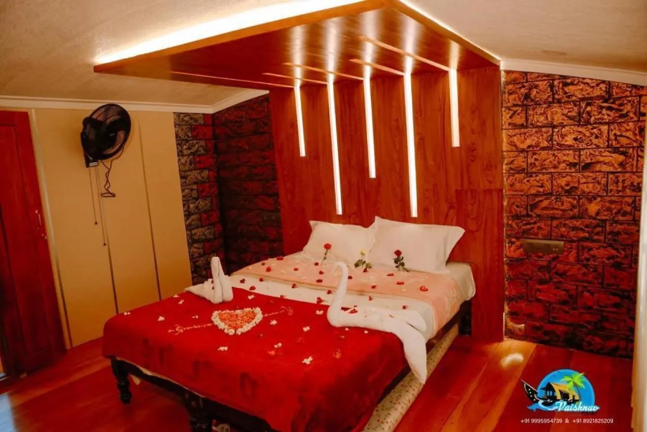 Botel Vaishnav Tours Hotel Alappuzha India