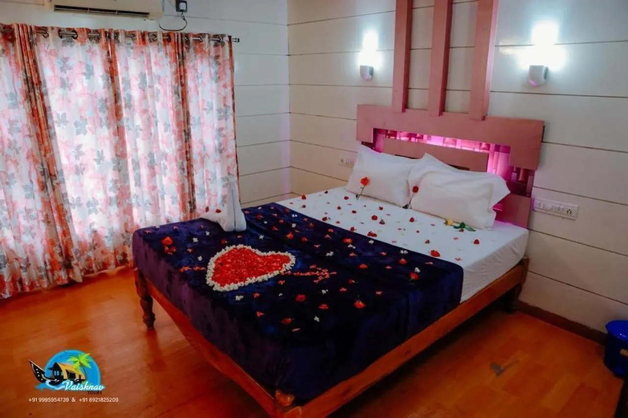 Botel Vaishnav Tours Hotel Alappuzha India
