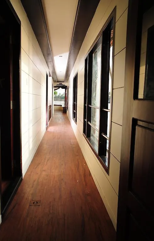 Botel Vaishnav Tours Hotel Alappuzha India