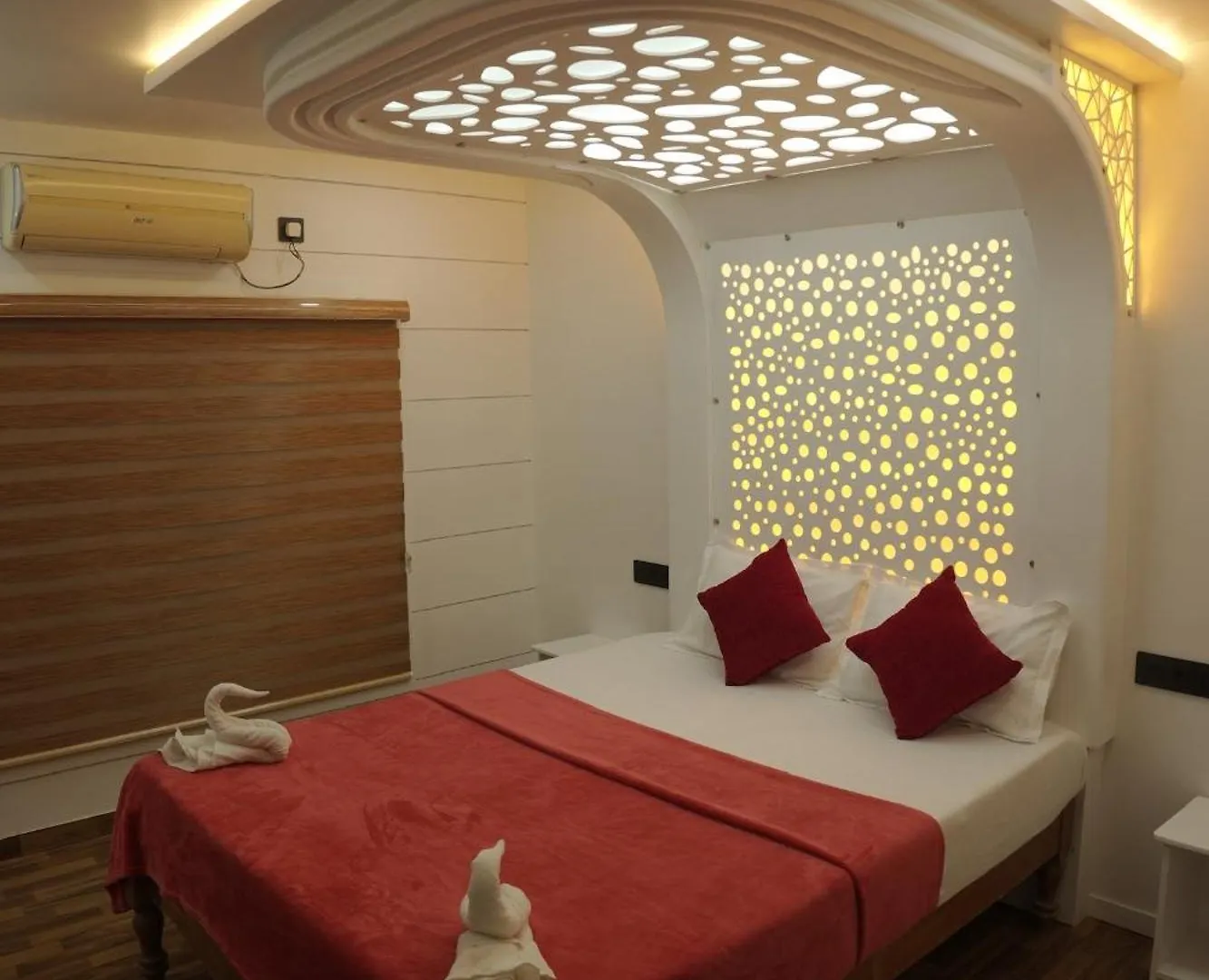 Botel Vaishnav Tours Hotel Alappuzha