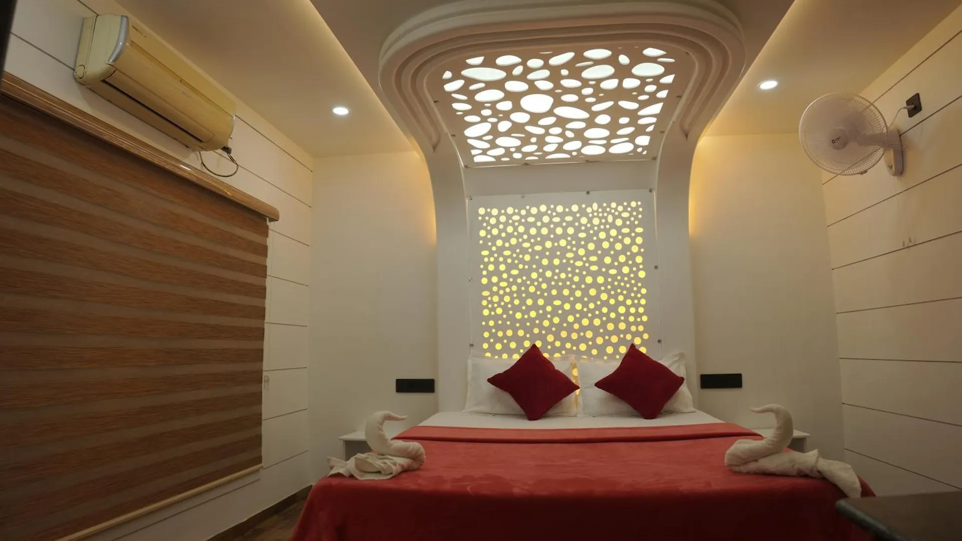 Botel Vaishnav Tours Hotel Alappuzha