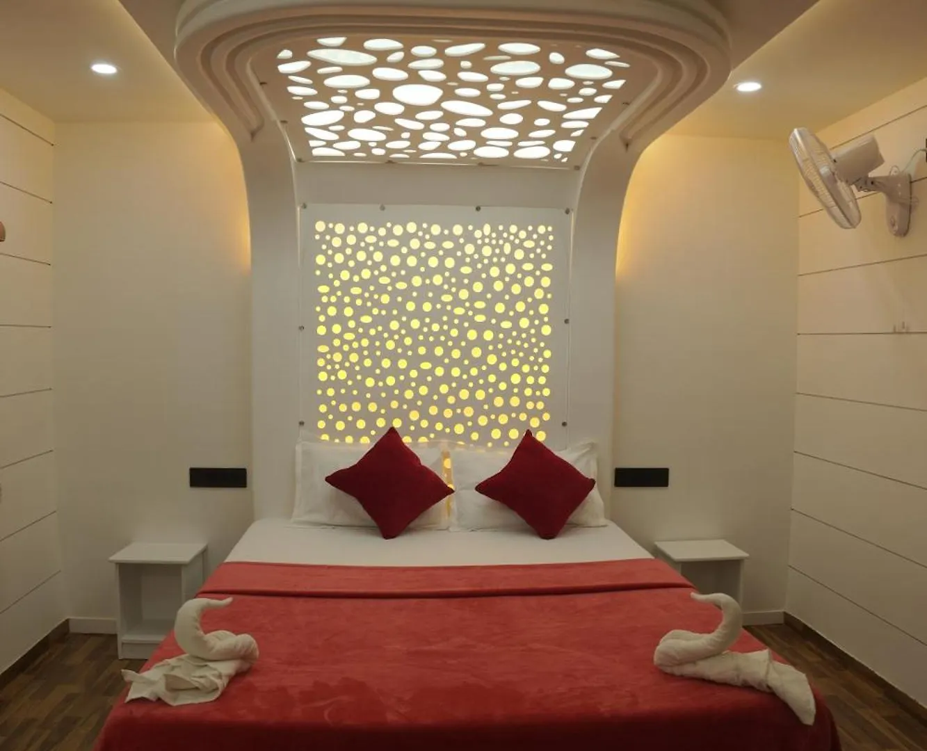 Botel Vaishnav Tours Hotel Alappuzha