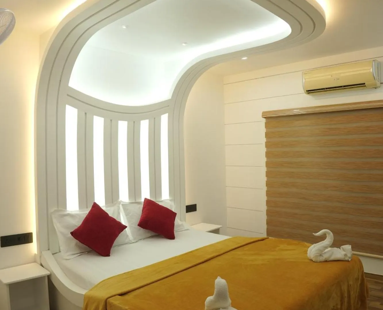 Vaishnav Tours Hotel Alappuzha Botel