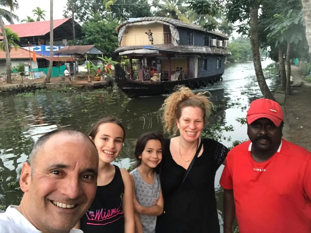 Botel Vaishnav Tours Hotel Alappuzha