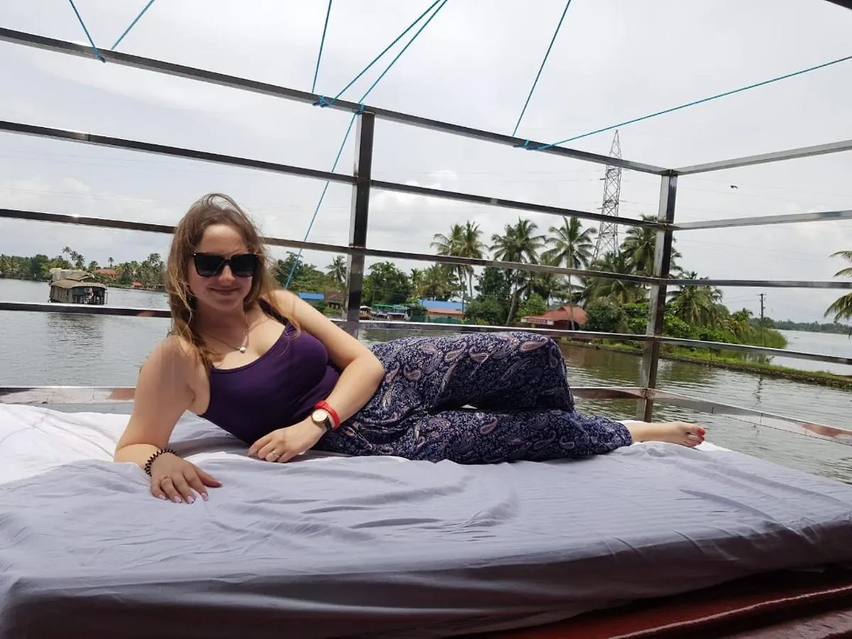 Vaishnav Tours Hotel Alappuzha Botel